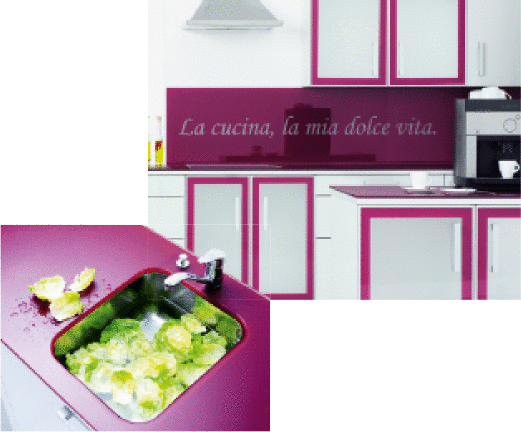 Edel, hygienisch und robust: Sprinz präsentiert jetzt eine Küchenkollektion aus farbig bedruckten ESG-Scheiben. So lassen sich nicht nur individuell farbige Glas-Designs umsetzen, die geschlossene Glasober­fläche lässt sich zudem leicht und schnell reinigen. - © Sprinz
