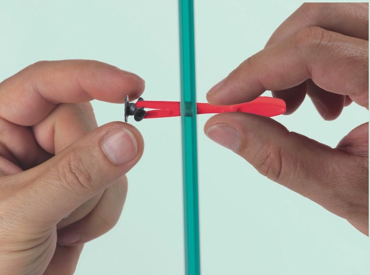 Der Punto von Glas Marte ist wohl der kleinste Glas-Punkthalter den es gibt; er wurde speziell für Innenanwendungen entwickelt.