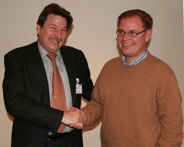 Ulrich Tschorn dankte dem bisherigen Vorsitzenden Frank Lange für seinen 10 jährigen tatkräftigen Einsatz an der Spitze der Fachgruppe - © Daniel Mund

