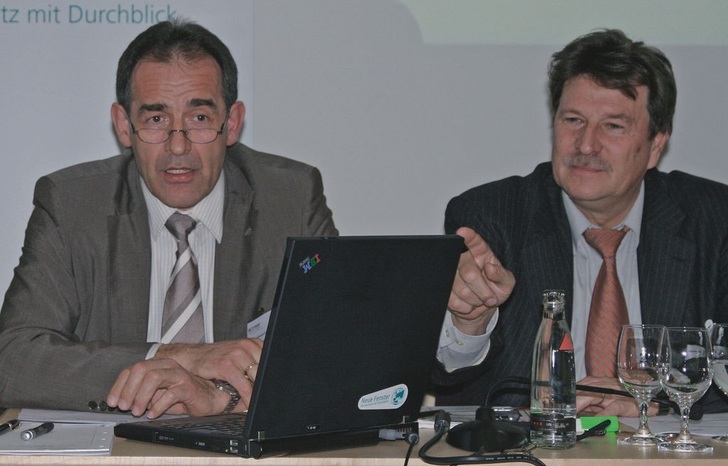 Branchenstruktur transparentAuf der Pressekonferenz des VFF zur fensterbau/frontale: Präsident Bernd Helbing (l.) und Geschäftsführer Ulrich Tschorn.