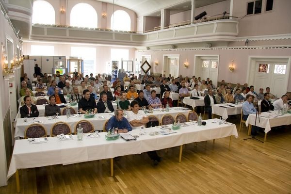 Mit großem Interesse verfolgten die Gäste das vorbereitete Programm der Firma TMP Fenster + Türen.