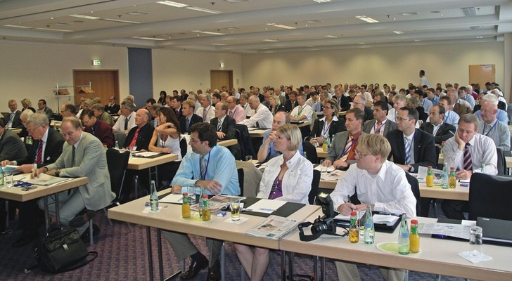 Klimaschutz im Fokus<br />Über 220 Teilnehmer informierten sich beim VFF-Jahreskongress in Dresden über Klimaschutz und energetisches Bauen und Sanieren. - © Fotos: Daniel Mund
