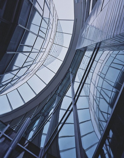 Ressourcenschonung als Zukunftsthema der BaubrancheIn Düsseldorf präsentiert Saint-Gobain Glass bereits heute passende Lösungen für das Bauen von morgen.