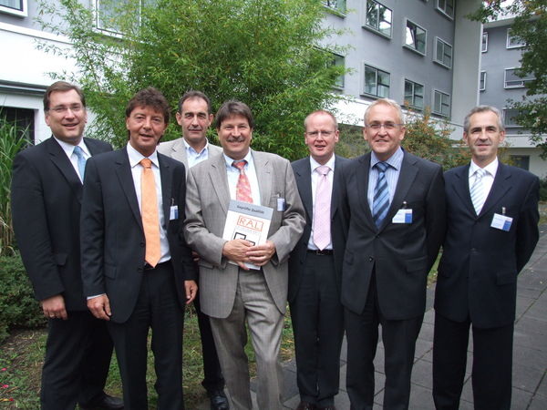 Die Referenten des Informationstages (v.l.) Stephan Schmidt, Professor Dr. Dirk Hass, Bernhard Helbing, Ulrich Tschorn, Jochen Grönegräs, Matthias Wagner und Gerald Feigenbutz.