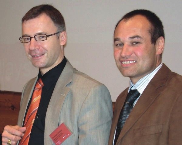 Christoph Rellstab (Leiter der Technikerschulen HF Holz, links) und Urs Uehlinger (Leiter F+E) freuen Sich auf die windays 2009. - © Daniel Mund
