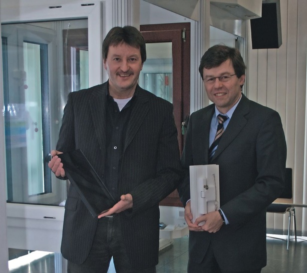 Viele Polizeidienststellen bieten heute Sicherheitsfortbildungen für Handwerker anAuch Jochem Gitt (r.) und Knut Samsel von der Polizei-Beratungsstelle in Köln beraten Handwerker in Sachen Sicherheitstechnik.