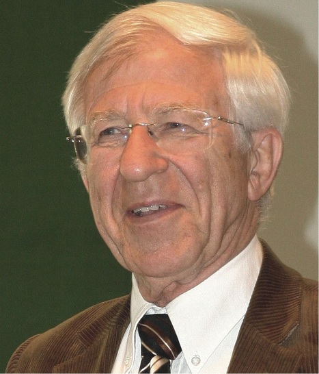 Dr. Franz Altist Fernseh- und Zeitungsmacher und Buchautor. Unter anderem moderierte er das Politmagazin Report. Seine Arbeiten wurden mehrfach prämiert, u. a. mit dem Adolf-Grimme-Preis, der Goldenen Kamera, dem ersten Deutschen Solarpreis 1994, dem Europäischen Solarpreis 1997, dem Umwelt-Online-Award und dem Umweltpreis der Deutschen Wirtschaft 2004. Auf sonnenseite.de gibt er einen Überblick über die Alternativen der Energieerzeugung – erneuerbare Energien, solares Bauen, solares Wirtschaften – sowie über weitere ökologische, pazifistische und humanistische Themen.