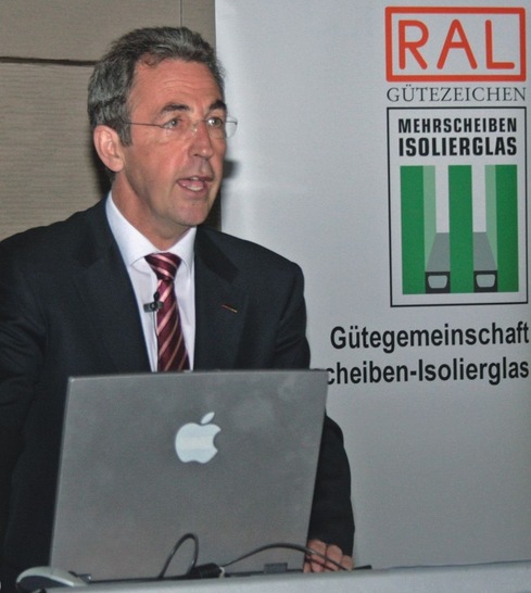 Auf der BF-Jahrestagung machte dena-Geschäftsführer Stephan Kohler Mut: die Rahmenbedingungen für die ener­getische Sanierung seien äußerst gut.