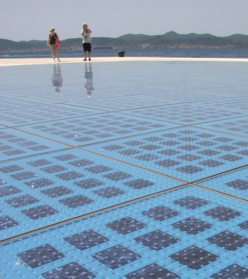 Da die Solarindustrie hohe Anforderungen an die Lichtdurchlässigkeit der eingesetzten Gläser stellt, eignet sich nicht jedes Glas für den Einsatz bei Solar- bzw. PV-Modulen.