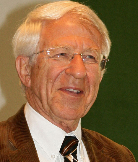 Dr. Franz Alt moderierte er das Politmagazin Report. Seine Arbeiten wurden mehrfach prämiert, u. a. mit dem Adolf-Grimme-Preis, der Goldenen Kamera, dem Europäischen Solarpreis 1997, dem Umwelt-Online-Award und dem Umweltpreis der Deutschen Wirtschaft 2004.