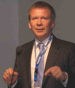 Mika Seitovirta, Präsident & Geschäftsführer des Glaston-Konzerns: “Let the sun do the job“ (Lass’ die Sonne die Arbeit machen), unter diesem Motto stehen viele Vorträge, denn das Themenfeld Solar wird für die Branche von eneormer Bedeutung werden.“