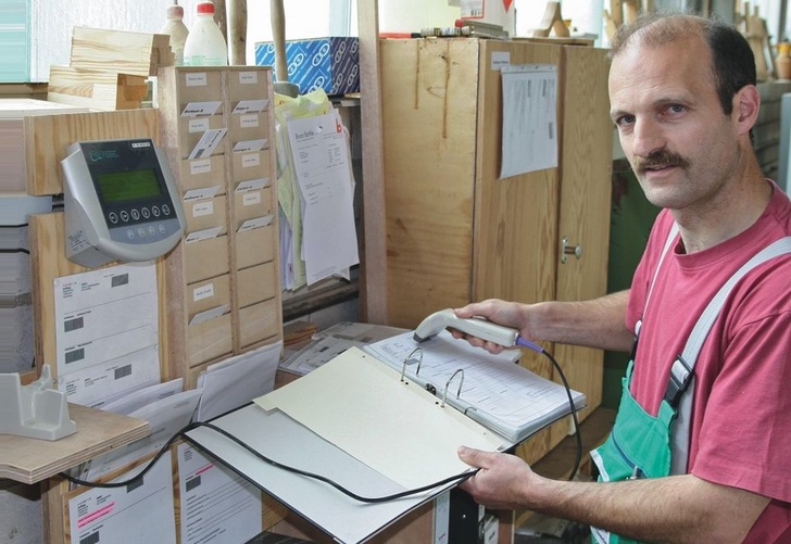 Zeiterfassung und WPK bei FauserPrüfergebnisse bei Arbeitsschritten, die CE-relevante Daten verlangen, werden zusätzlich zum Barcode-Scan auf der Arbeitsunterlage protokolliert