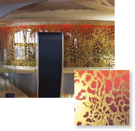 Mit farbigen Gläsern lässt sich das ­Gebäude-Interieur deutlich aufwertenLackierte Gläser, wie für die Rückwand dieser Bar, können auch kleine Glaserbetriebe ohne allzu großen Aufwand selbst fertigen.