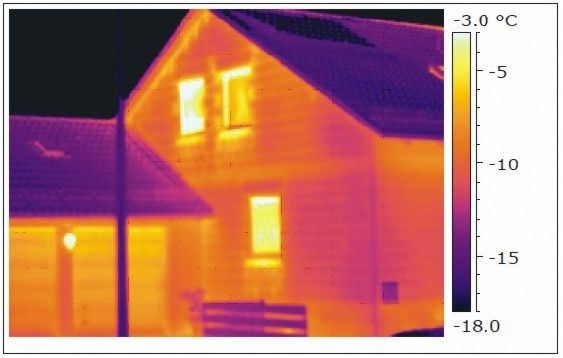 Beliebte MotiveHäufig sieht man Aufnahmen von der ­Außenhülle eines Gebäudes. Viele Details ­lassen sich aber erst durch die Innen­thermografie aufdecken.