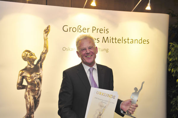 Hans Taubenberger, der Geschäftsführer von PDR, freut sich über die Auszeichnung seines Unternehmens als Finalist im Wettbewerb um den “Großen Preis des Mittelstan-des“.