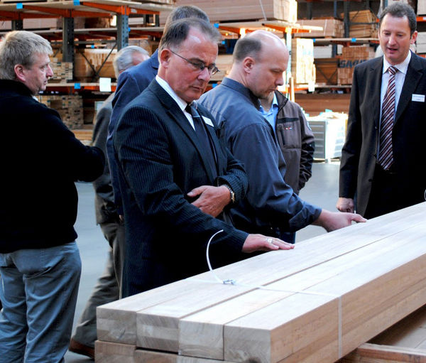 Die enorme Lagerhaltung an Fensterkanteln stieß bei den Besuchern auf besonderes

Interesse.