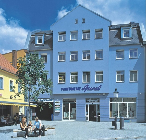 Energiebilanz verbessert – Geld gespartParfümerie Aurel in Greiz: Durch den Austausch der Schaufenster wurde die gesamte Energiebilanz deutlich verbessert.