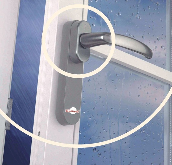 Drahtloser Energy-Harvester<br />Durch Betätigung des Tür- oder Fenstergriffs wird ein ca. 1,5 mm großer Magnet in einer Spule gedreht. Dabei wird eine winzige Menge elektrischer Energie zur Signalübertragung erzeugt.