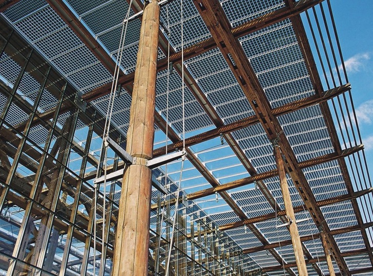PV Module am Dach und an der FassadeDie Klimahülle der Fortbildungsakademie Mont Cenis in Herne.