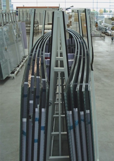 02 In die finale Form gebrachtLaminationsgebogene Gläser vor dem Transport.