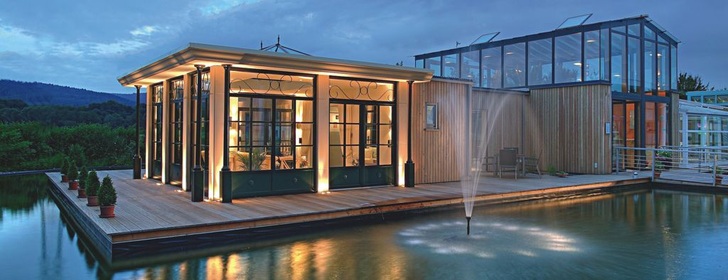 Schöner und spannender kann man Wintergärten kaum präsentierenAuf der Wintergarten­insel können die Besucher die verschiedenen Systeme und Ausführungen des Herstellers Baumann in Augenschein nehmen.