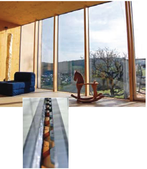 Maximale Durchsicht durch geklebte GlaselementeDie geschosshohen Scheiben werden umlaufend mit verzahnten Koppelleisten

verklebt

(kleines Detailbild) und bilden so ein Element mit statisch aussteifender

Wirkung und minimalen Rahmenbreiten.