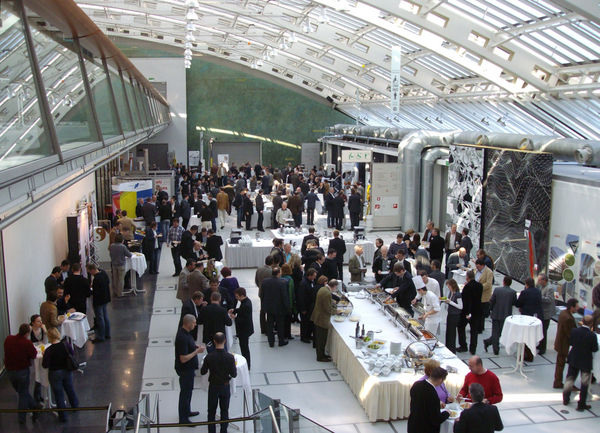 Auf dem Fachtag in Linz informierten sich mehr als 400 Besucher über aktuelle Themen der österreichischen Glasbranche. - © CLIMAplusSECURIT-Partner
