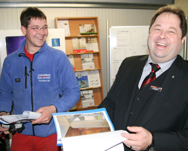 Günter Schmitz (r.) ist Geschäftsführer von Coplaning (Fenster und Haustüren aus Junglinster-Luxemburg) - © Daniel Mund / GLASWELT
