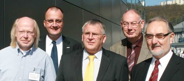 Die Jahrestagung hat sich zu einer Pflichtveranstaltung für die Wintergartenbranche gemausert, so der Vorstand (v. li): Dietrich Tegtmeier, Bernd Husmann, Thomas Bednarz, Rudolf Trauernicht und Dr. Steffen Spenke.