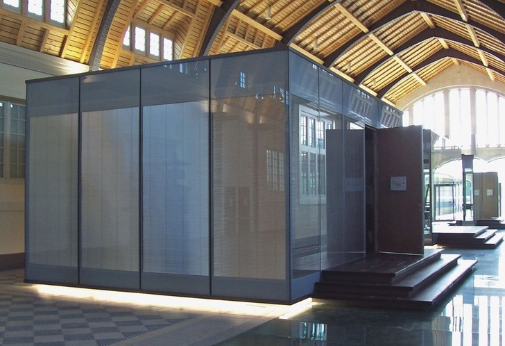 Mit Jalousie-Isoliergläsern von Büfa können bei einfachster Handhabung die Innenraumverhältnisse optimal den jeweiligen ­Witterungs- und Einstrahlbedingungen angepasst werden.