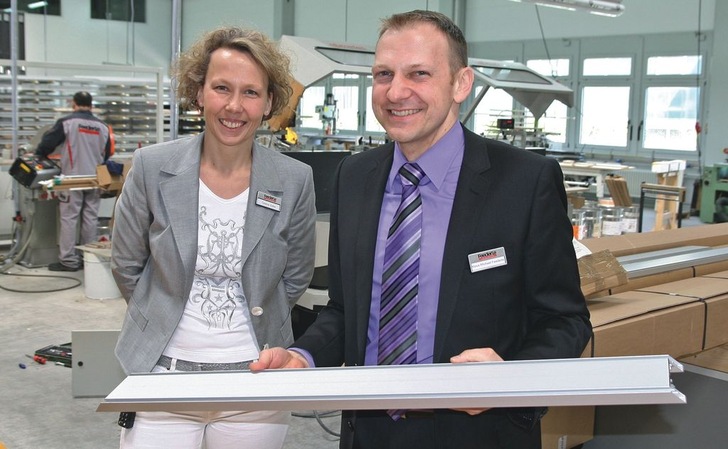 Freude bei feco über die neue, optimierte Produktion: Die Geschwister Corona Zoller und Klaus-Michael  Feederle präsentieren die optimierte Fertigung und blicken zuversichtlich in die Zukunft. - © Foto: Daniel Mund
 Freude bei feco über die neue, optimierte Produktion: Die Geschwister Corona Zoller und Klaus-Michael  Feederle präsentieren die optimierte Fertigung und blicken zuversichtlich in die Zukunft.