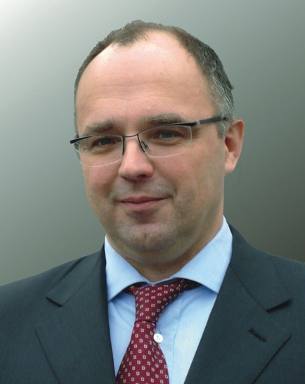 Senatsrat Georg Pommer, Leiter der MA39, Stadt Wien: „Die gewonnenen Erkenntnisse zeigen auf, dass die geprüften Fenster diese erhöhten Anforderungen über den derzeitigen Stand der Technik ­hinaus erfüllen und somit positive Weiterentwicklungen im kommunalen Wohnbau sicherstellen.”