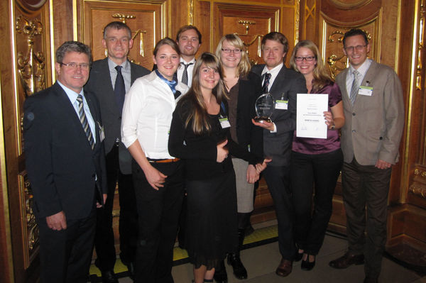 Das Gewinnerteam der Hochschule Rosenheim nach der Verleihung des “energy-awards“.