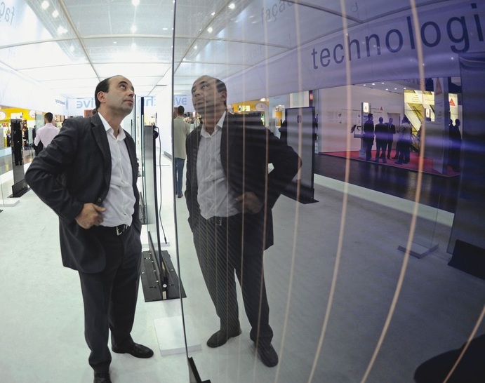 Sonderschau „glass technology live“Multifunktions-Fassaden mit integrierter Photovoltaik, Solarthermie oder dezentraler Haustechnik fanden das Besucherinteresse.