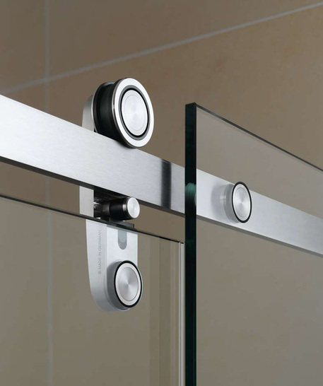 Interieuranwendungen mit Glas sind weiter im KommenGanzglasduschen im Badbereich liegen insbesondere im gehobenen Innenausbau im Trend. Passend dazu gibt es hochwertige Beschläge, wie hier von MWE.