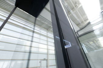 Die neuen Isoliergläser lassen sich zu einer Wand verbauen.