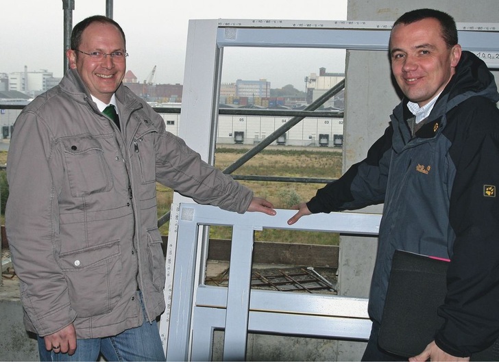 Gemeinsam erfolgreich<br />Fensterbauer Stefan Pieperjohanns und Ulf Schotte von Rehau. - © Fotos: Daniel Mund
