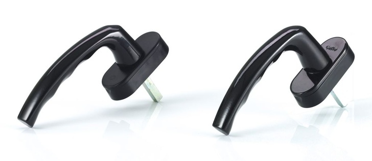 Dreist kopiert: der Hoppe-Secustik-Fenstergriff ­„Atlanta“. Das Foto zeigt links das Original und rechts das ­Plagiat.