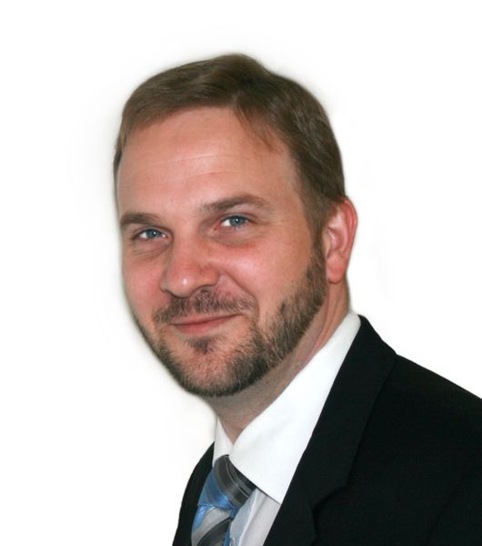 “Eisenarme Gläser sind gut für den Sonnenschutz, denn sie haben eine geringere Wärmeabsorption und heizen sich bei direkter Einstrahlung ¬weniger auf“, so Christoph Troska, Leiter der Anwendungstechnik bei Pilkington.