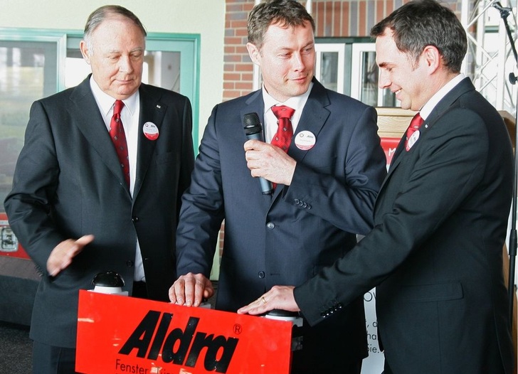 Startschuss für die neue Anlage<br />Peter Albers, Jörg ­Holzgrefe und Jan-Peter ­Albers drücken den ­symbolischen Startknopf. - © Fotos: Daniel Mund
