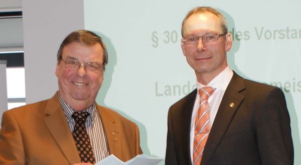 Landesinnungsmeister Uwe Horn (re.) und Klaus Szwillus.