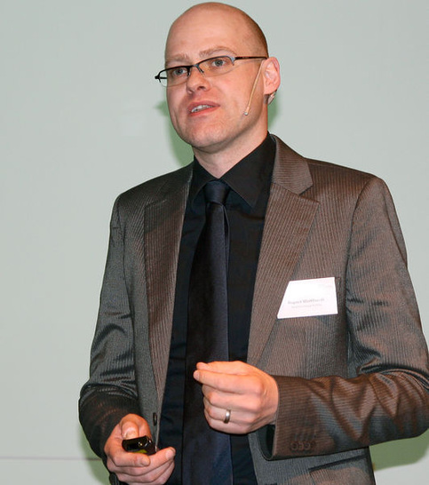 Rupert Wolffhardt von der Holzforschung Austria auf dem Fenster-Türen-Treff 2011: “Mit der Neufassung der Norm werden bei der U-Wert-Berechnung die Taschenspielertricks verhindert.“ - © Daniel Mund / GLASWELT
