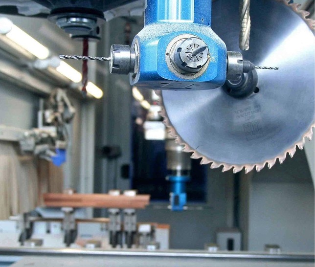 powerProfiler BMB 900Mit der Anlage lassen sich auch Hebe-/Schiebetüren und ­Denkmalschutzfenster vollautomatisch bearbeiten.