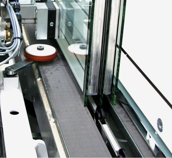 Höherer FertigungsaufwandIm Vergleich zur Produktion von 2-fach-ISO bringt die Herstellung von 3-fach-Einheiten prinzipiell einen erhöhten Logistikaufwand mit sich.