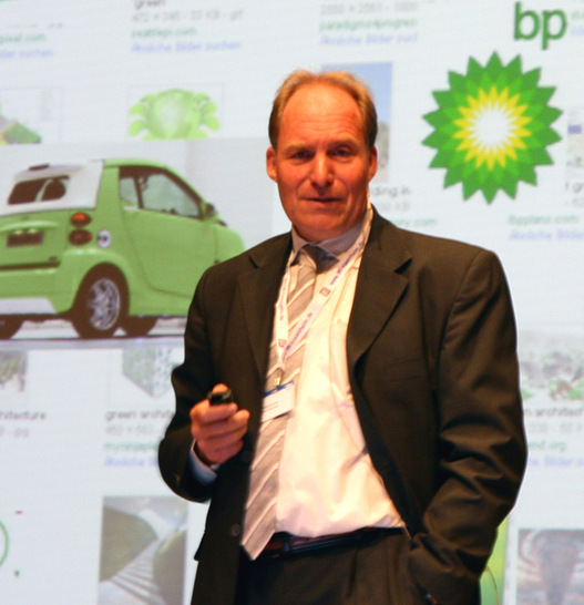 Institutsleiter Ulrich Sieberath auf den Rosenheimer Fenstertagen 2010