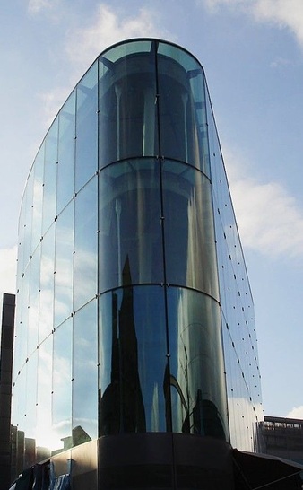 Die gebogenen Gläser dieses Gebäudes in der Lime Street in London besitzen Abstandhalter von HTK.