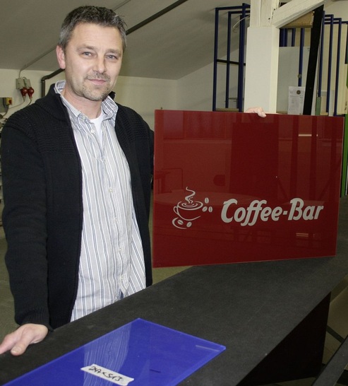 Thomas Lucka: Sandstrahlen bietet großen Gestaltungsspielraum — insbesondere auch bei der Kombination mit lackierten Gläsern.