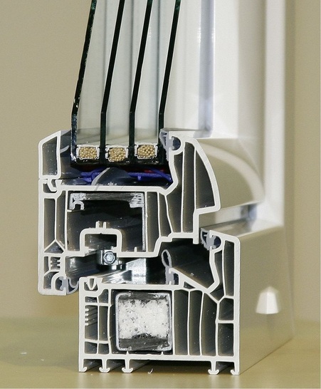 Sorgte auf der Messe für viel Aufsehen: das Fenster mit 4-fach-ISO und thermisch getrennter Stahlverstärkung (U<sub>w</sub>=0,6). - © Fotos: Daniel Mund
