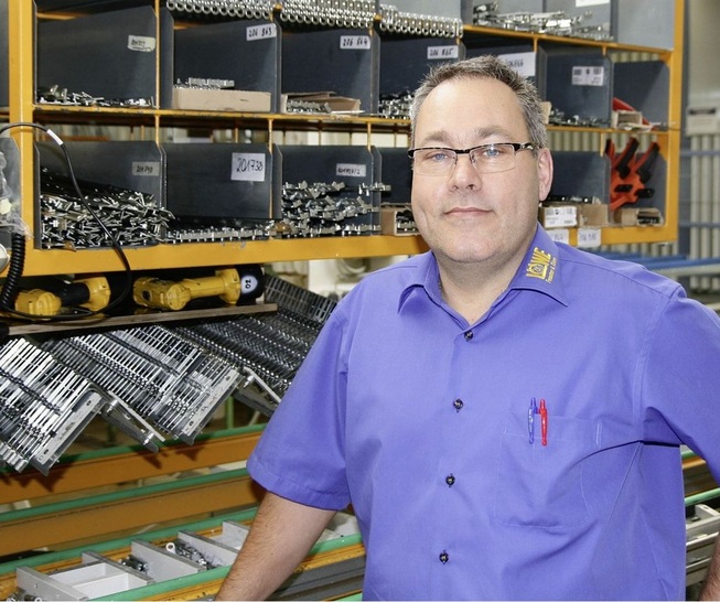 Leo Löffler ist überzeugt vom Angebot des Beschlagsanbieters Maco.