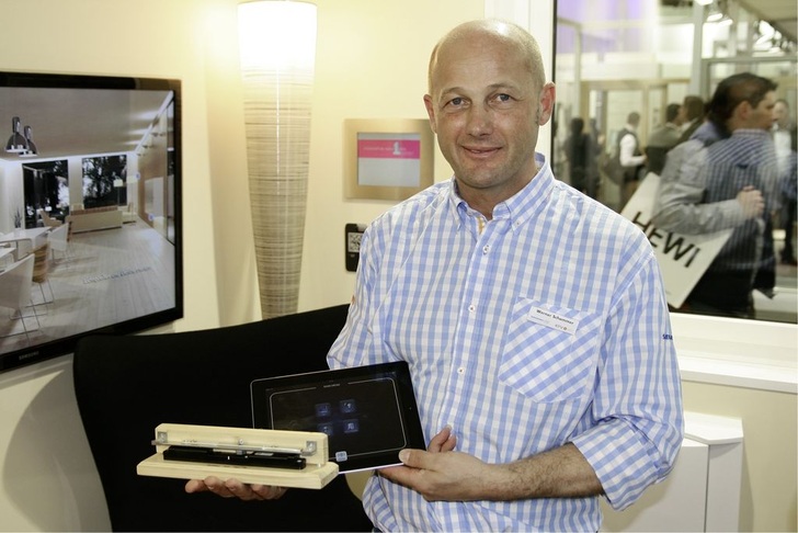 Werner Schommer hat auf der fensterbau/frontale das iWindow ­vorgestellt. - © Foto: Daniel Mund
